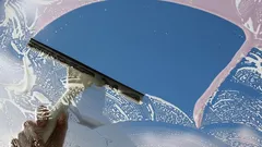 Jak umýt okna bez šmouh: Tajemství čistoty ukryté v kuchyni